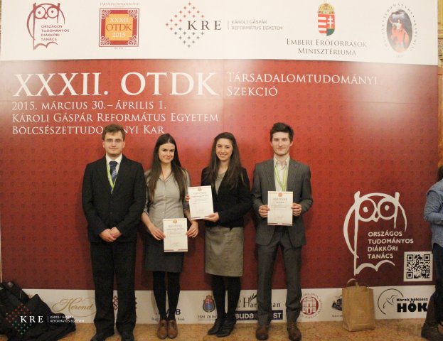 OTDK fal előtt készült képek